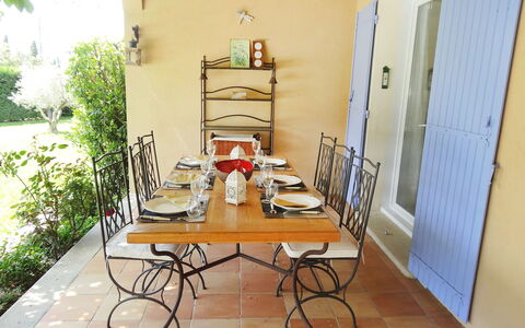 Le Bouloulou: Zimmer, Eigentum, Möbel, Gelb, Tabelle, Interior Design, Gebäude, Haus, Esszimmer, Zuhause