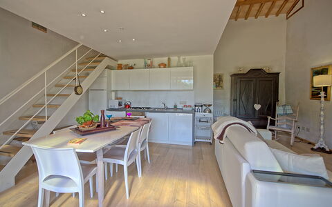 Capannino: Zimmer, Eigentum, Gebäude, Interior Design, Möbel, Haus, Fussboden, Decke, Dachgeschoss, Küche