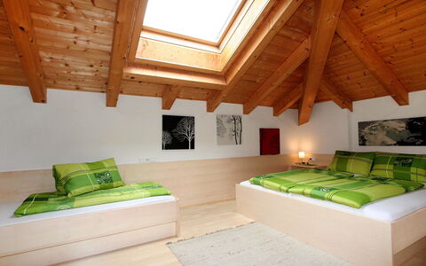 Frischmann: Zimmer, Eigentum, Decke, Haus, Interior Design, Gebäude, Dachboden, Möbel, Daylighting, Die Architektur