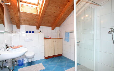 Frischmann: Badezimmer, Zimmer, Eigentum, Gebäude, Interior Design, Haus, Die Architektur, Decke, Fussboden, Daylighting