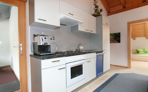 Frischmann: Eigentum, Zimmer, Küche, Möbel, Cabinetry, Gebäude, Herd, Haus, Countertop, Interior Design