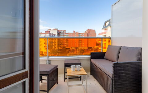 Cabourg 109: Wohnung, Interior Design, Möbel, Zuhause, Balkon, Eigentumswohnung, Holzbeize, Hartholz, Holzboden, Stuhl