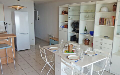 Artimon: Zimmer, Eigentum, Möbel, Fussboden, Gebäude, Interior Design, Wand, Tabelle, Haus, Esszimmer