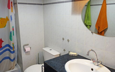 Artimon: Badezimmer, Zimmer, Eigentum, Bad Sink, Toilette, Interior Design, Fliese, Armatur, Toilleten Sitz, Haus
