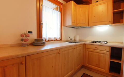 Albergo Diffuso - Cjasa Paron Cilli: Cabinetry, Countertop, Möbel, Zimmer, Küche, Eigentum, Gebäude, Sinken, Interior Design, Schrank