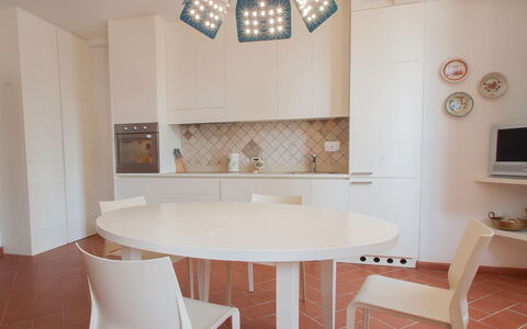 Rio Marina 400: Zimmer, Eigentum, Möbel, Interior Design, Decke, Fussboden, Gebäude, Countertop, Fliese, Haus