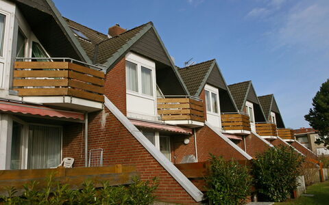 Cuxhaven 150: Pflanze, Himmel, Gebäude, Fenster, Haus, Baum, Wolke, Grundstueck, Hütte