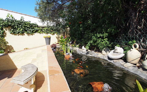 Mila i Fontanals: Eigentum, Grundeigentum, Baum, Die Architektur, Teich, Freizeit, Haus, Pflanze, Urlaub, Dach