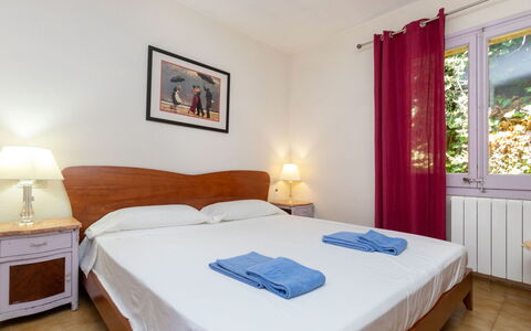 Bella Vista: Eigentum, Möbel, Azurblau, Komfort, Interior Design, Textil, Beleuchtung, Gebäude, Holz