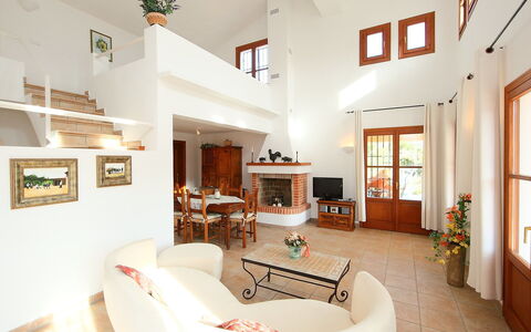 Ca Toni: Eigentum, Zimmer, Interior Design, Gebäude, Decke, Wohnzimmer, Möbel, Haus, Grundeigentum, Zuhause