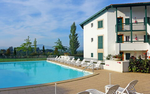 Les Terrasses D'Arcangues: Hotel, Schwimmbad, Villa, Gartenmöbel