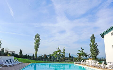 Les Terrasses D'Arcangues: Schwimmbad, Freizeit, Resort, Gartenmöbel, Ferienort, Eco Hotel