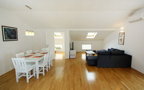 Gabriela: Zimmer, Holzboden, Fussboden, Eigentum, Gebäude, Hartholz, Möbel, Interior Design, Laminatboden, Flooring