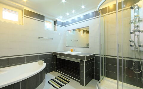 Sunshine: Badezimmer, Zimmer, Eigentum, Interior Design, Gebäude, Gelb, Die Architektur, Decke, Möbel, Fliese