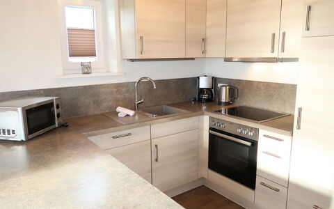 Dagebüll 200: Countertop, Cabinetry, Spüle, Zapfhahn, Sinken, Eigentum, Armatur, Möbel, Gebäude, Herd