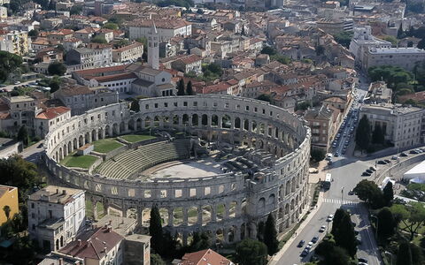Martinović: Wahrzeichen, Sportveranstaltung, Luftaufnahmen, Arena, Vogelperspektive, Die Architektur, Stadion, Gebäude, Menschliche Siedlung