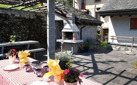Mona: Eigentum, Gelb, Haus, Gebäude, Hütte, Zuhause, Baum, Blume, Urlaub, Zimmer