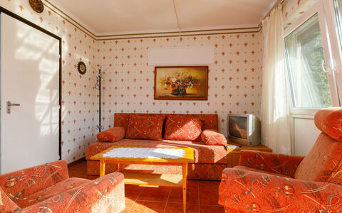 Palma: Möbel, Eigentum, Bilderrahmen, Komfort, Fenster, Holz, Orange, Gebäude, Interior Design, Die Architektur