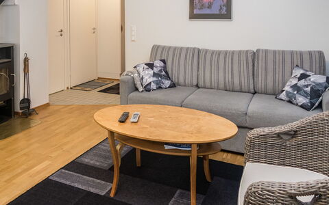 Karhunvartijan Linna B11: Möbel, Interior Design, Flooring, Fussboden, Holz, Couch, Zimmer, Wohnzimmer, Tabelle, Wohnung