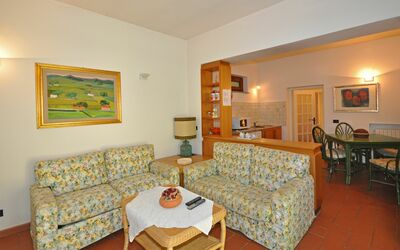 Anfora 1: Zimmer, Eigentum, Möbel, Gebäude, Wohnzimmer, Interior Design, Grundeigentum, Haus, Tabelle, Fussboden