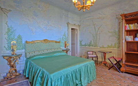 Villa Camaiore: Zimmer, Schlafzimmer, Möbel, Bett, Eigentum, Interior Design, Bettrahmen, Wand, Gebäude, Türkis