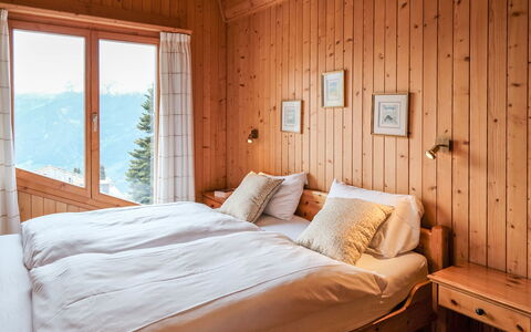 Biquinou: Gebäude, Möbel, Eigentum, Komfort, Licht, Holz, Bettrahmen, Fenster, Interior Design, Die Architektur
