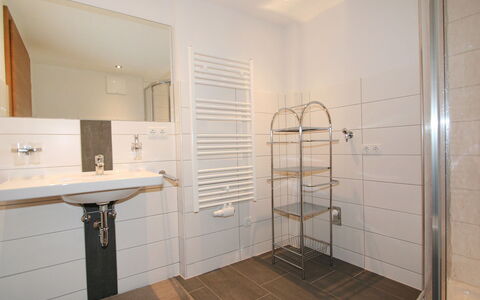 See 175: Badezimmer, Zimmer, Eigentum, Fliese, Fussboden, Gebäude, Die Architektur, Armatur, Grundeigentum, Interior Design