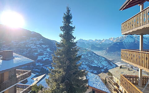 Les Cretes Ii: Himmel, Wolke, Berg, Welt, Gebäude, Licht, Azurblau, Lärche, Schnee, Baum