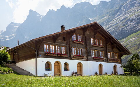 Reindli: Wolke, Pflanze, Himmel, Berg, Gebäude, Eigentum, Fenster, Natürliche Landschaft, Haus, Grundstueck