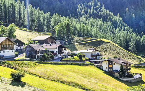 Berghof Reich: Flooring, Fussboden, Verbundwerkstoff, Schwimmbad, Daylighting, Water Feature, Fliese