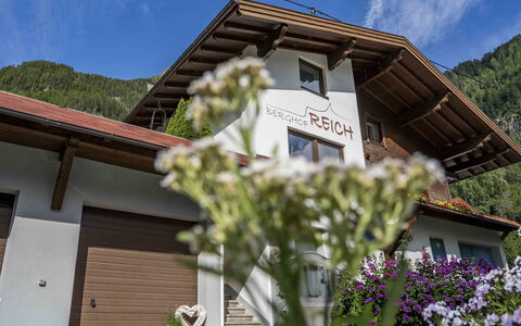 Berghof Reich: Haus, Zuhause, Gebirge, Hütte, Bergdorf, Balkon