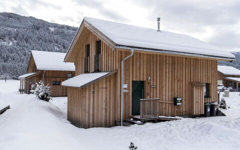 Superior # 15 mit Ir-Sauna & Sprudelbad: Schnee, Wolke, Himmel, Eigentum, Fenster, Gebäude, Holz, Haus, Steigung, Baum