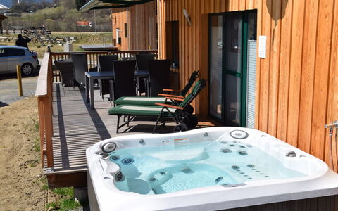 Superior # 15 mit Ir-Sauna & Sprudelbad: Wasser, Eigentum, Gebäude, Holz, Rad, Schwimmbad, Haus, Pflanze, Badewanne