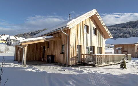 Murau 202: Himmel, Schnee, Wolke, Fenster, Holz, Steigung, Gebäude, Haus, Hütte, Abstellgleis