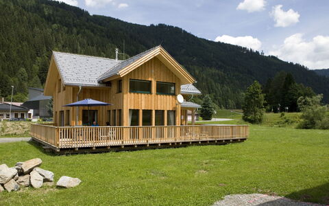 Murau 202: Himmel, Wolke, Pflanze, Berg, Baum, Holz, Haus, Grundstueck, Fenster, Natürliche Landschaft
