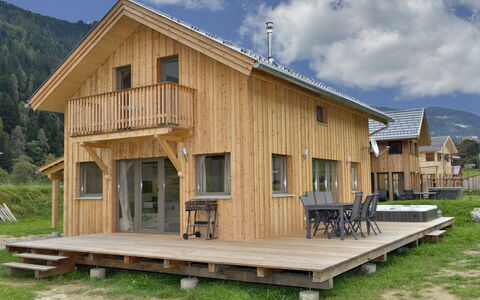 Murau 202: Wolke, Himmel, Gebäude, Eigentum, Fenster, Pflanze, Haus, Baum, Holz, Grundstueck