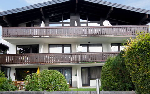 Haus Point: Pflanze, Himmel, Eigentum, Gebäude, Fenster, Wolke, Haus, Urban Design, Veranda, Grundeigentum