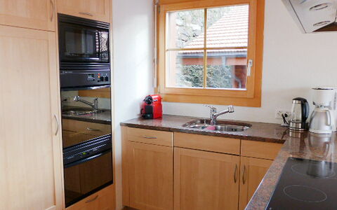 Berg-Seeblick: Spüle, Cabinetry, Countertop, Eigentum, Gebäude, Armatur, Sinken, Zapfhahn, Fenster, Küchengerät