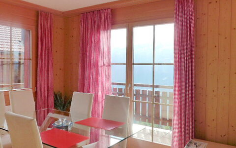 Berg-Seeblick: Eigentum, Tabelle, Möbel, Fenster, Gebäude, Holz, Rollo, Textil, Vorhang