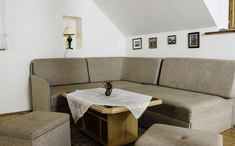Sedmidomí: Möbel, Tabelle, Couch, Eigentum, Interior Design, Studio Couch, Komfort, Rechteck, Gebäude, Beige