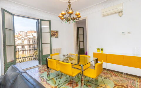 Eix.dret:roger de Lluria Valencia: Möbel, Eigentum, Tabelle, Stuhl, Beleuchtung, Bilderrahmen, Interior Design, Couch, Gebäude, Gelb