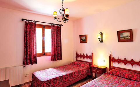 Flova: Möbel, Eigentum, Dekoration, Komfort, Holz, Gebäude, Textil, Beleuchtung, Interior Design, Orange