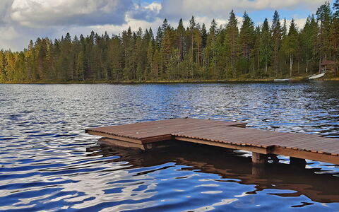 Mustalampi 2 Kurkiaura: Wasser, Holz, Dock, Bank, See, Lärche, Reflexion, Wald, Planke, Hartholz