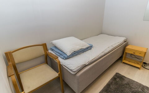 Saariselän Väärtin Kammi 2: Möbel, Schlafzimmer, Bett, Fussboden, Flooring, Holz, Bedding, Bettdecke, Linens, Bettrahmen