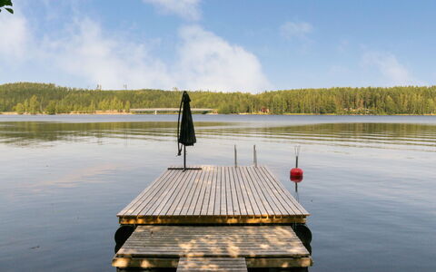 Hot Pool Cottage Iitu: Wasser, Wasservorräte, Gewässer, Holz, Wasserweg, Dock, Bank, See, Seebrücke, Wasserlauf
