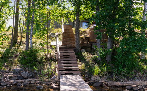 Hot Pool Cottage Iitu: Baum, Holz, Dock, Promenade, Planke, Wald, Kofferraum, Hartholz, Wald, Naturschutzgebiet
