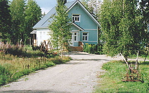 Eteläranta: Gras, Haus, Zuhause, Hütte, Strauch, Grundstueck, Dach, Ländliches Gebiet, Rasen, Bauernhaus