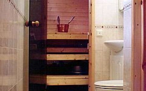 Eteläranta: Flooring, Holz, Fussboden, Armatur, Badezimmer, Interior Design, Toilette, Installation, Zimmer, Toilleten Sitz