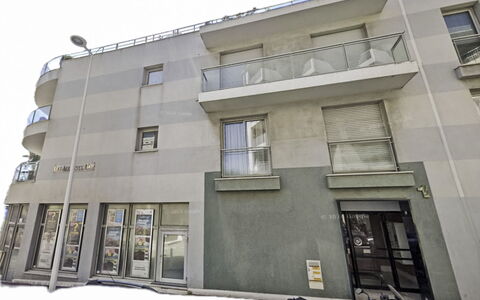 Antibes 185: Wohnung, Urban Design, Eigentumswohnung, Verbundwerkstoff, Mischnutzung, Beton, Balkon, Luxus-Fahrzeug, Mittelklasse-Pkw, Parkplatz