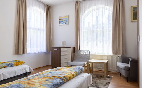 Goliath: Interior Design, Schlafzimmer, Flooring, Bett, Fussboden, Holz, Bettdecke, Möbel, Bedding, Wohnung